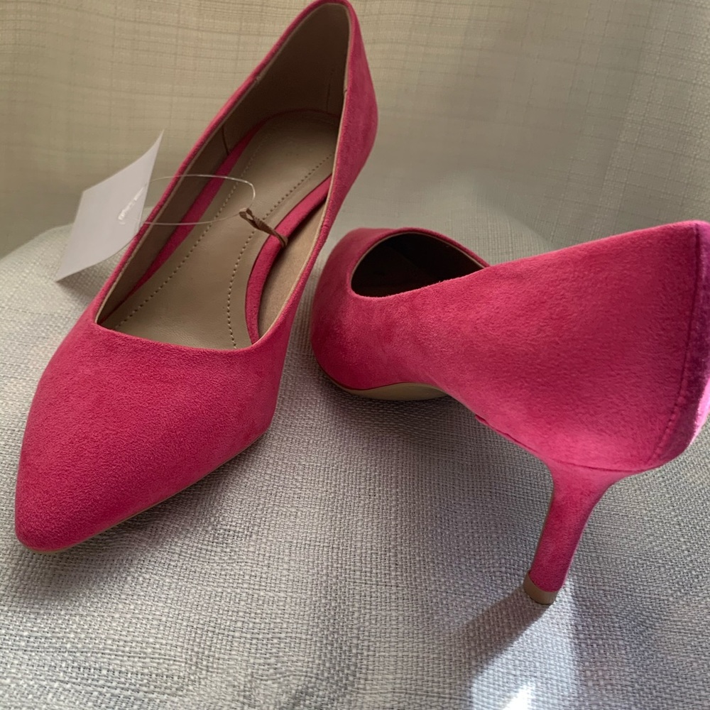 Pointed toe heels